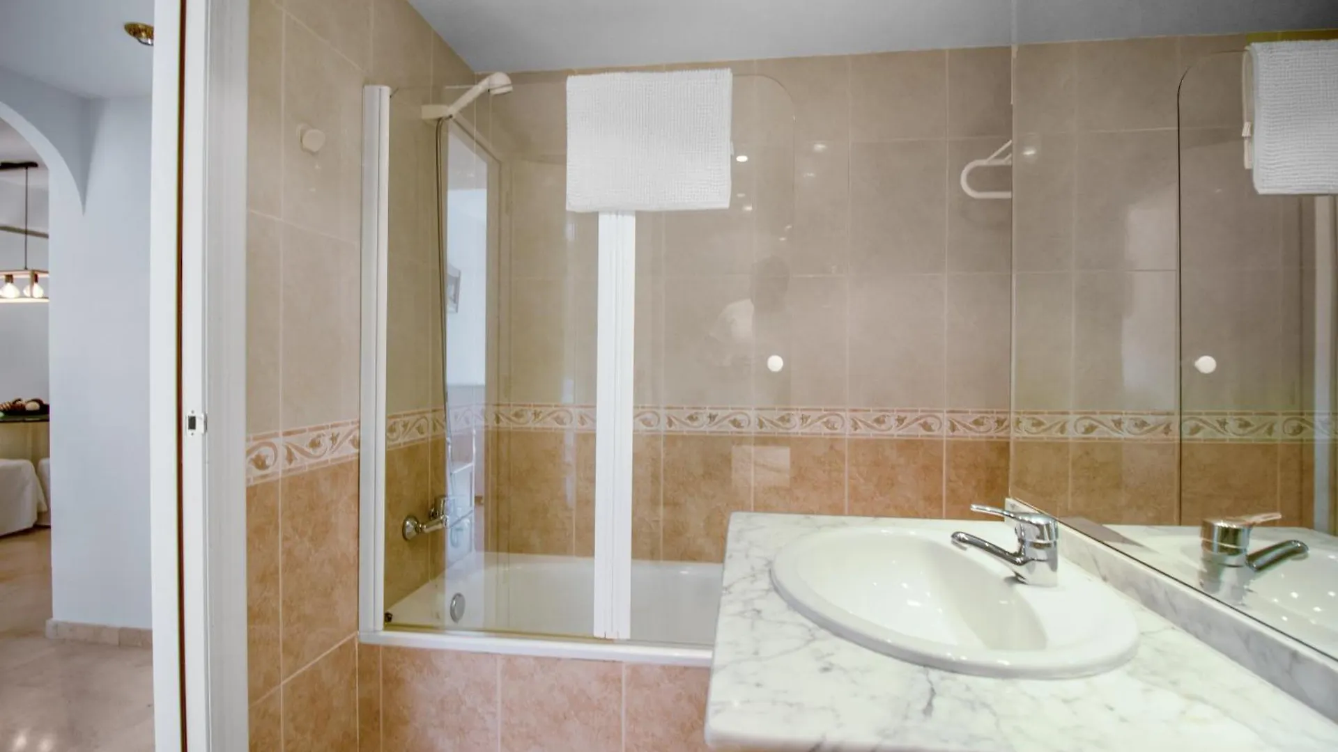Apartamento Con Espectaculares Vistas Al Golf En Marbella - Xallas 2 3 아파트